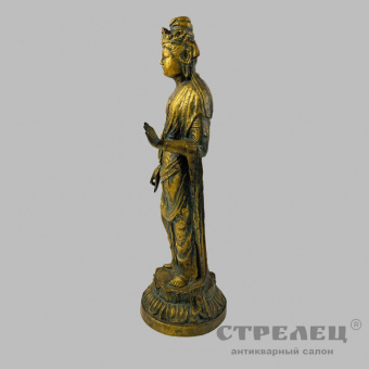 фото — бронзовая статуэтка  «бодхисаттва авалокитешвара». япония